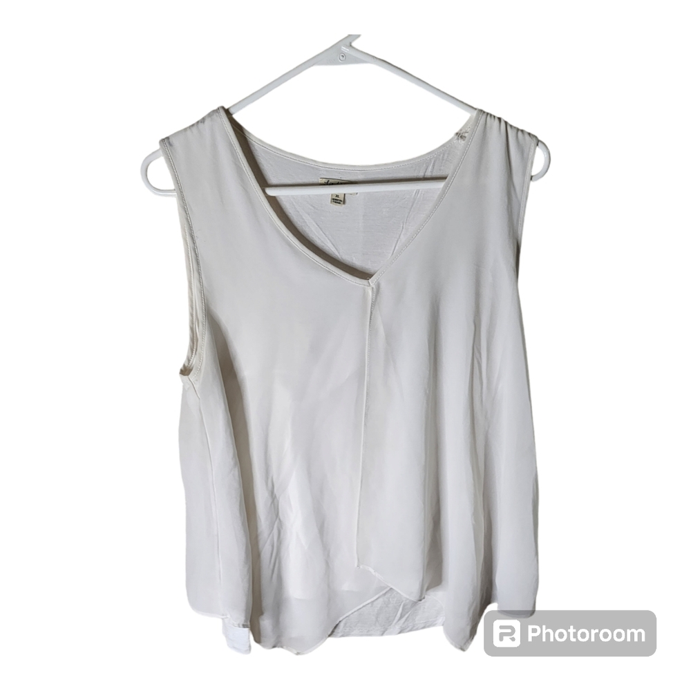 Lily white sleevless White blouse XL